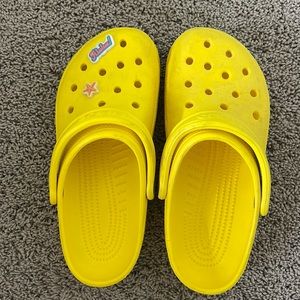 Yellow excellent condition barely worn crocs